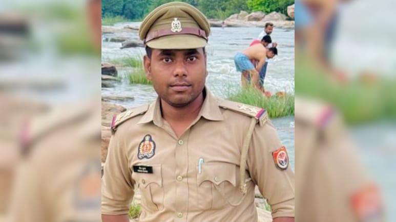 सोशल मीडिया पर वायरल हुए मऊ के दरोगा जी, फिल्मी अंदाज में बनाते हैं रील्स