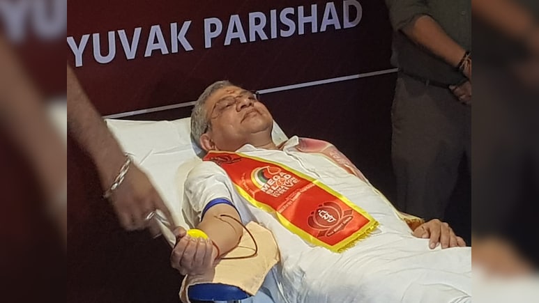 पीएम मोदी के जन्मदिन पर बन रहा ब्लड डोनेशन का वर्ल्ड रिकॉर्ड, अश्विनी वैष्णव ने भी किया रक्तदान पीएम मोदी के जन्मदिन पर बन रहा ब्लड डोनेशन का वर्ल्ड रिकॉर्ड, अश्विनी वैष्णव ने भी किया रक्तदान