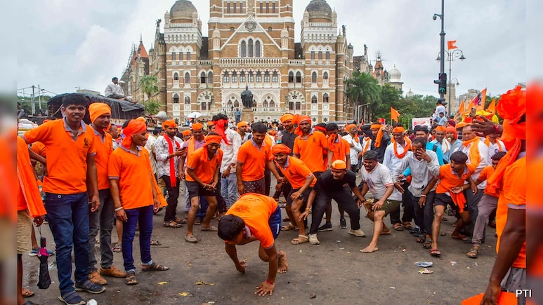 Maratha Quota Protesters Play Cricket, Kabaddi, Kho Kho In Mumbai Maratha Quota Protesters Play Cricket, Kabaddi, Kho Kho In Mumbai