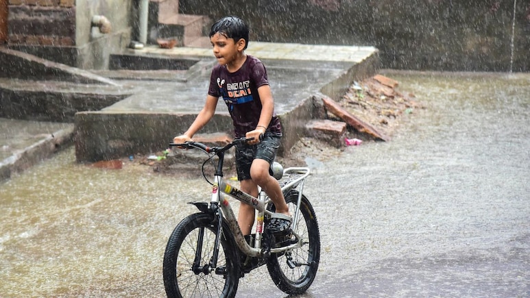 Rajasthan Rain: राजस्थान के पूर्वी में भारी बारिश का अलर्ट, पश्चिमी में गर्मी का कहर जारी; जानें अपने जिले का हाल