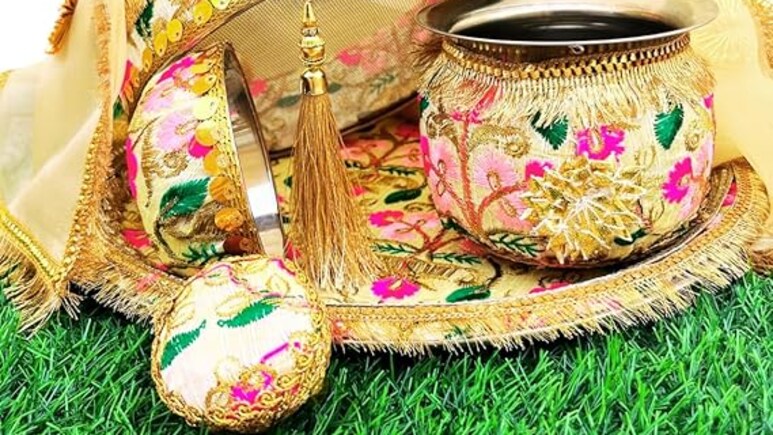 Karwa Chauth 2025 Pooja Thali: करवा चौथ पर पूजा की इन थालियों को खरीदना तो बनता है