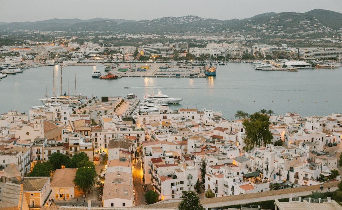 Tourist fines: Drinking on the street is banned in Ibiza Tourist fines: Drinking on the street is banned in Ibiza