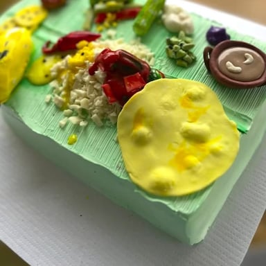 Baker’s Colourful Onam Sadhya-Themed Cake Wins Hearts on Social Media for Creativity and Artistry