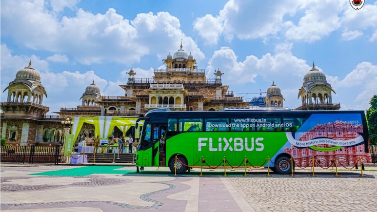 जयपुर में जल्द दिखेंगी हॉप ऑन-हॉप ऑफ बस...लंदन में बसों पर चढ़ा राजस्थान का रंग