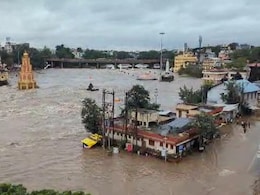 नासिक में डरा रही उफनती गोदावरी, रामकुंड और बजरंगबली मंदिर जलमग्न; मौसम का भी रेड अलर्ट नासिक में डरा रही उफनती गोदावरी, रामकुंड और बजरंगबली मंदिर जलमग्न; मौसम का भी रेड अलर्ट