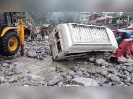 मनाली की मनालसू नदी में फंसी ट्रैवलर 24 घंटे बाद कैसे निकली, देखें वीडियो