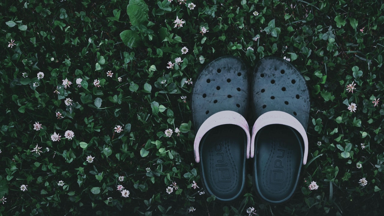 Get comfy clogs under just 1000 on Myntra