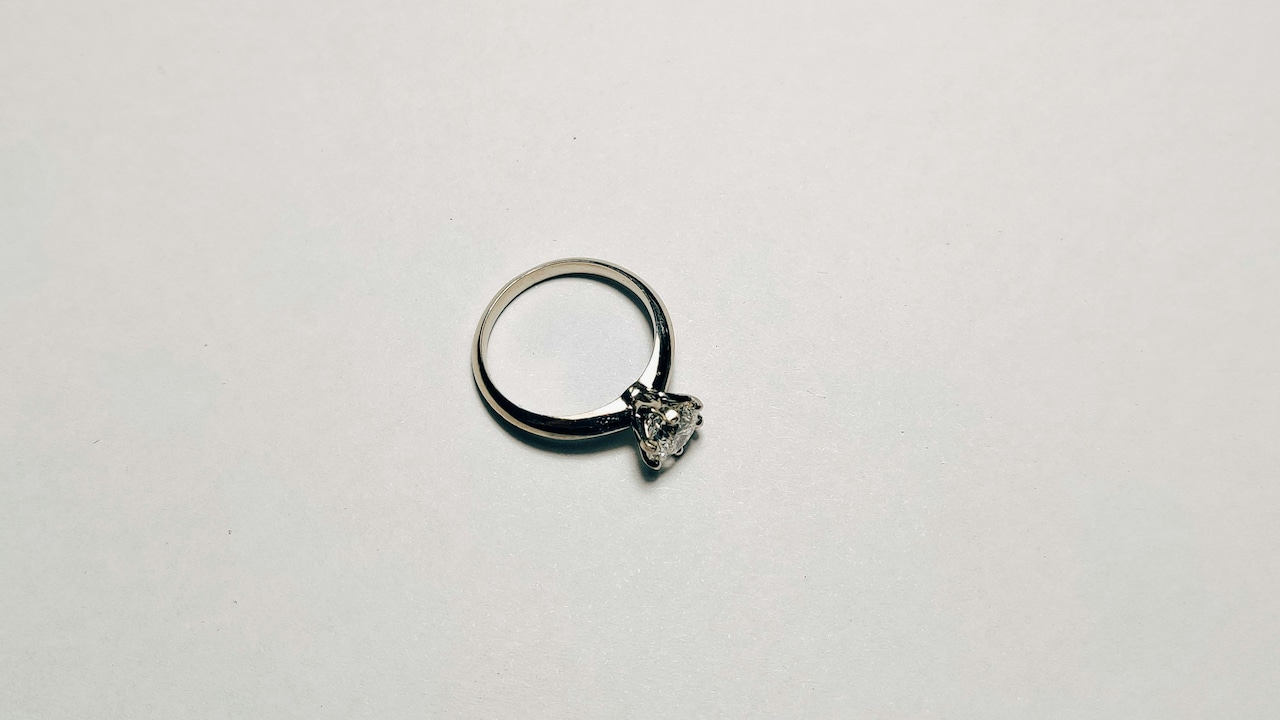 Get stunning toe rings to style with modern outfits