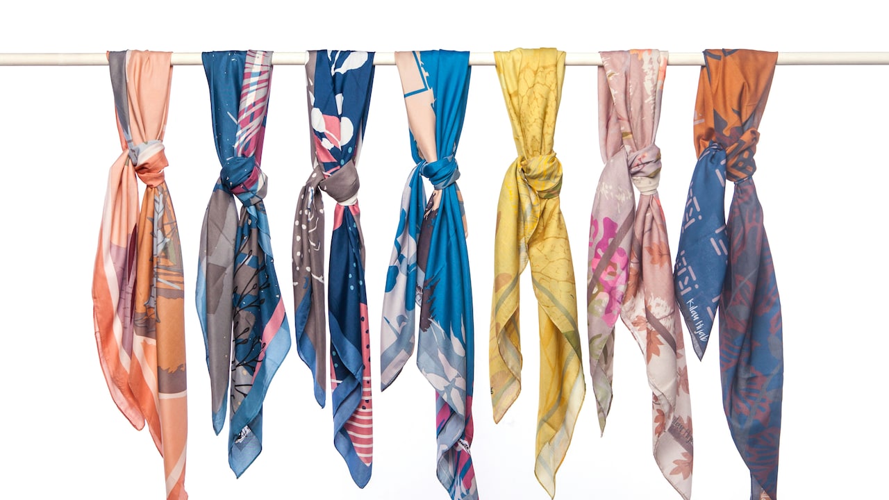 Top tips and tricks to wear neck scarves in streetwear