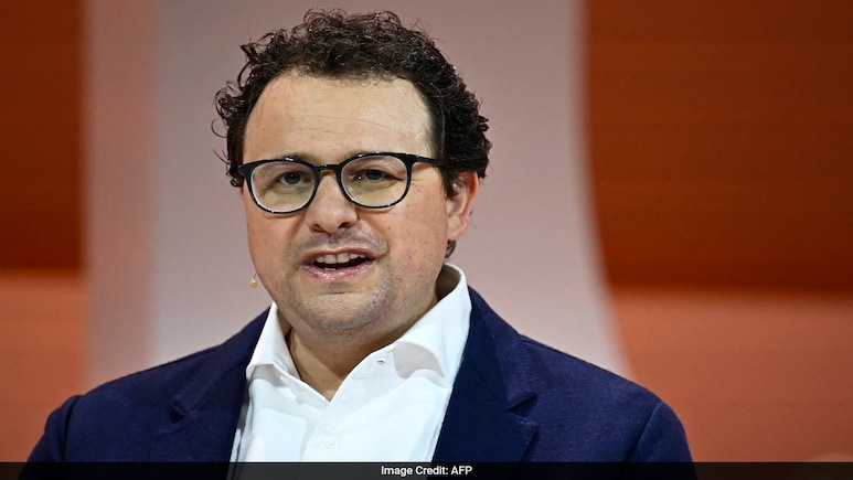 AI To Gut Half Of Entry-Level Jobs By 2030, Anthropic CEO Reaffirms Warning AI To Gut Half Of Entry-Level Jobs By 2030, Anthropic CEO Reaffirms Warning