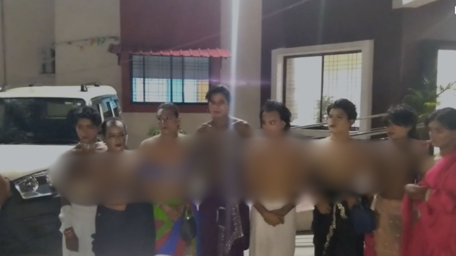 झारखंड: असली Vs नकली किन्नरों के बीच धनबाद के सड़क पर हुई जंग, 8 फर्जी किन्नर पुलिस के हवाले