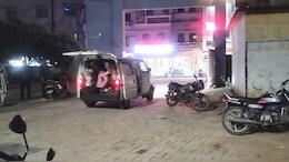 Road Accident: कार ने बाइक को मारी इतनी जोरदार टक्कर कि खुद भी पलटी, तीन की मौत और 6 घायल