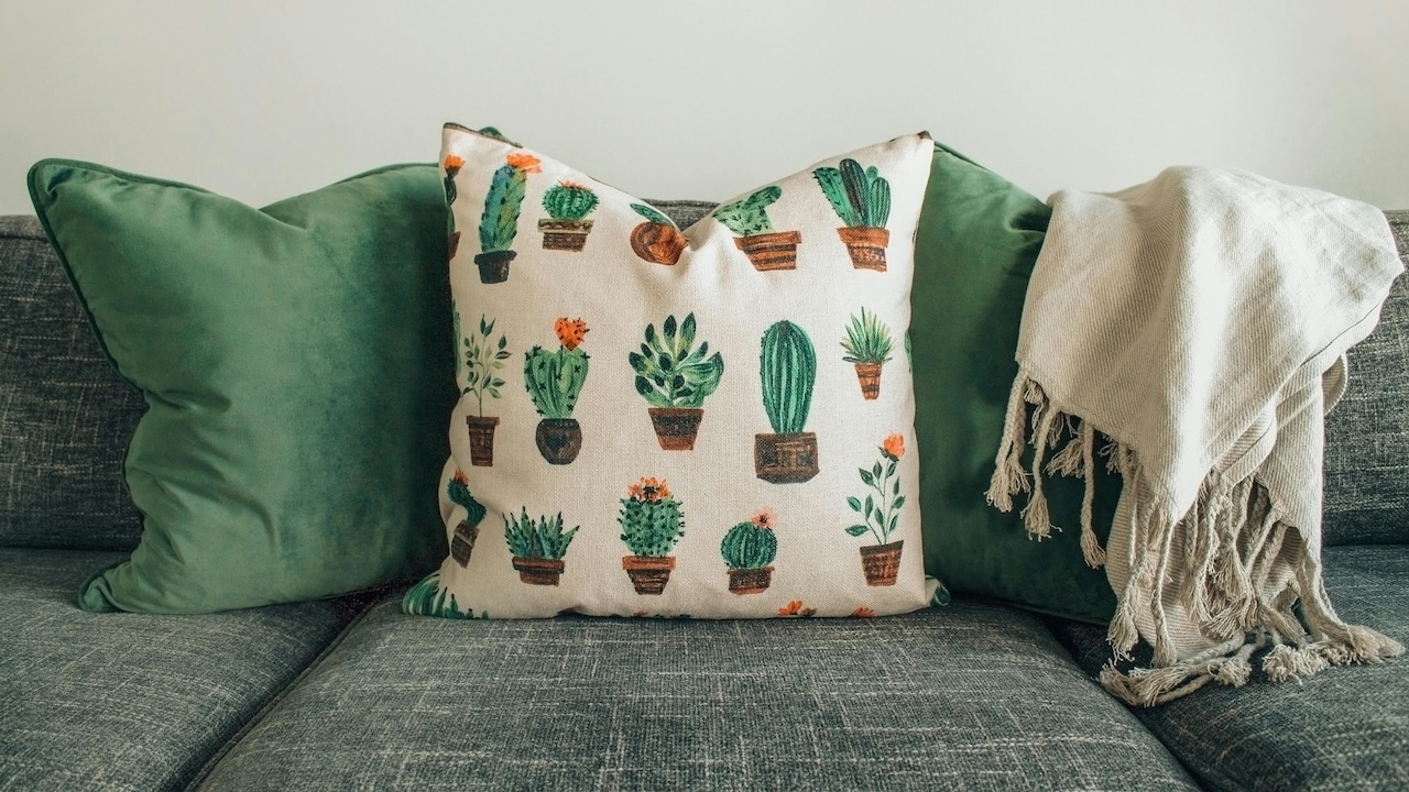 Myntra Big Fashion Festival Sale: Discover the best 5 bedsheets and cushion covers for your festive decor