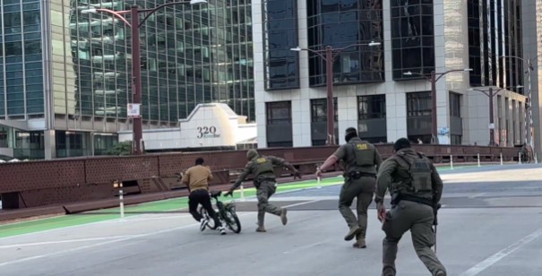 Video: Food Delivery Worker&#039;s Narrow Escape As US Immigration Agents Chase Him