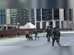Video: Food Delivery Worker's Narrow Escape As US Immigration Agents Chase Him Video: Food Delivery Worker's Narrow Escape As US Immigration Agents Chase Him