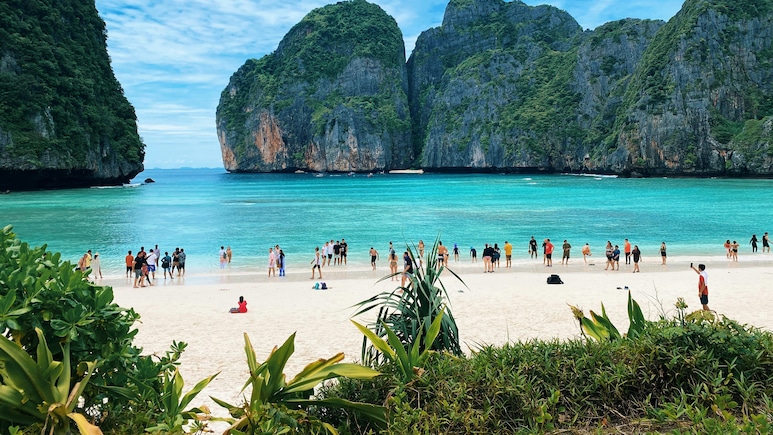 Travelling To Thailand? Skip Long Immigration Queues With The Fast Track Service