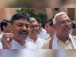 'सरकार के आंकड़े और भैंस को खिला दो कांकड़े...' टीकाराम जूली ने जवाहर बेढम के सामने ही कसा तंज 'सरकार के आंकड़े और भैंस को खिला दो कांकड़े...' टीकाराम जूली ने जवाहर बेढम के सामने ही कसा तंज