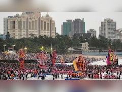 Lord Ganesha Visarjan 2025 Highlights: Hundreds Of People Immerse Idols At Mumbai's Girgaon Chowpatty
