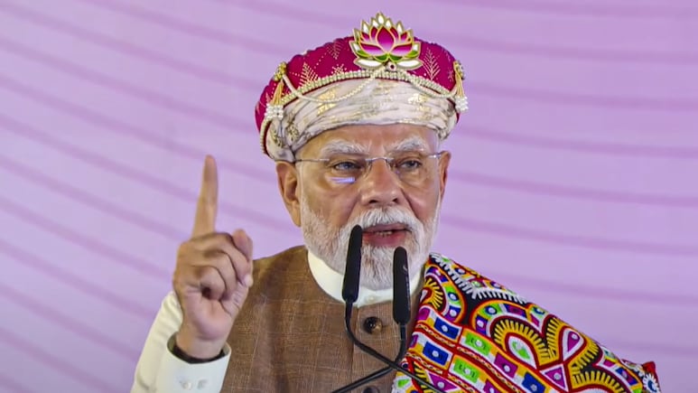 सामान वही खरीदें, जिसमें हिंदुस्तानी का पसीना हो... दुकान के बाहर लगाएं स्वदेशी का बोर्ड- धार में बोले PM मोदी