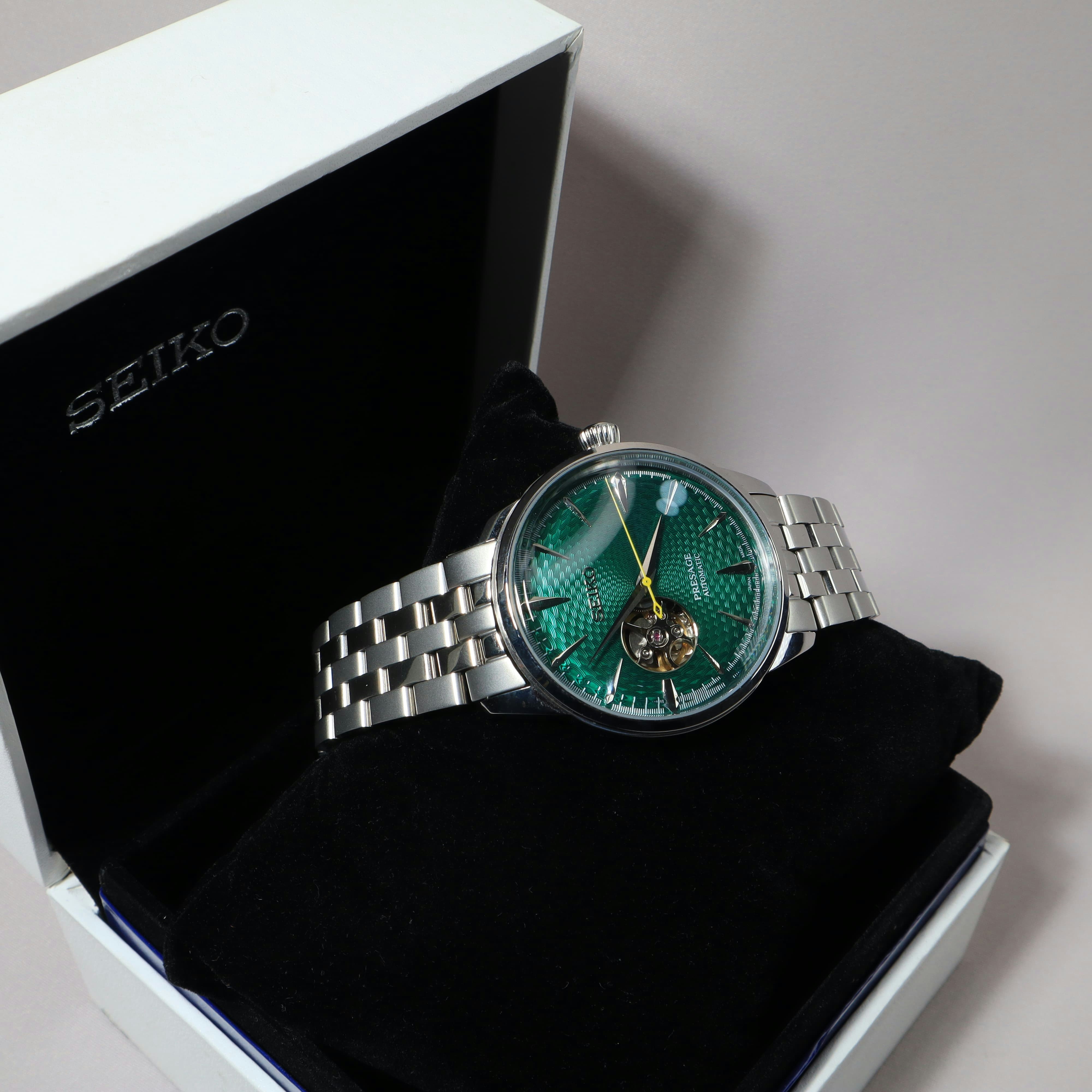स्टाइलिश Men's Analog Watches पर धमाकेदार छूट, Titan, TIMEX, Fastrack जैसे Top Brands हैं शामिल