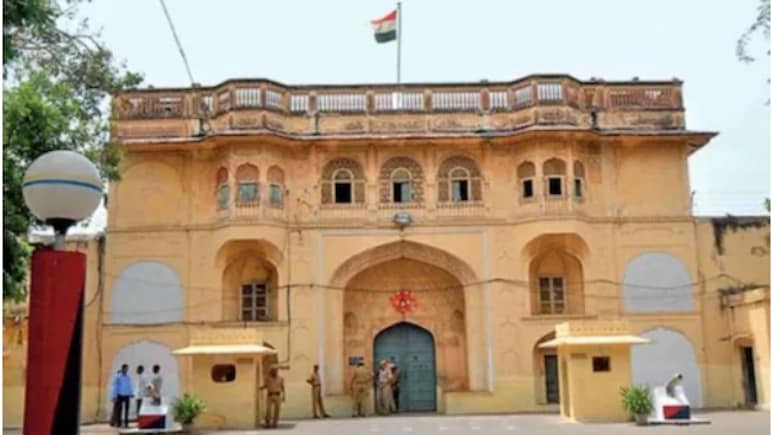 Rajasthan: जयपुर सेंट्रल जेल से दो कैदी फरार, पाइप के सहारे दीवार फांदकर भागे, पुलिस अलर्ट पर