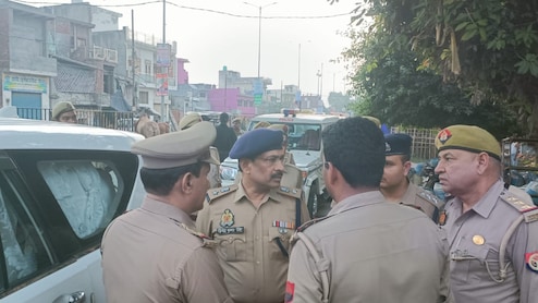 UP Crime News: बुलंदशहर में पुलिस से घिरने पर प्रेमी ने मार दी नाबालिग प्रेमिका को गोली, हुई मौत