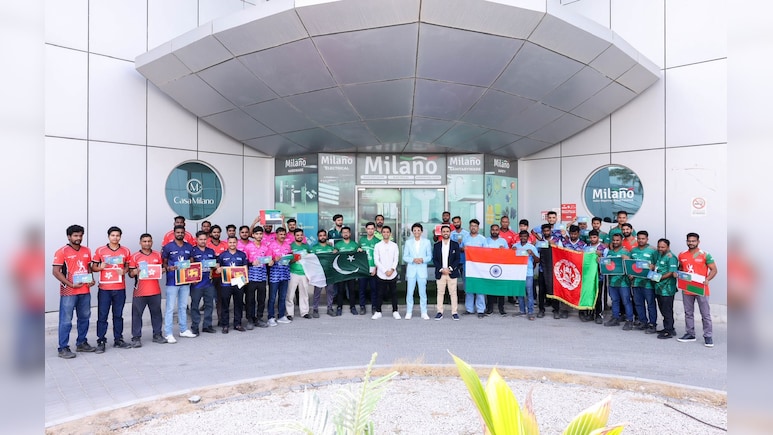 कौन हैं 'मिस्टर क्रिकेट यूएई' अनीस साजन? जिन्होंने IND vs PAK मैच के करीब 700 टिकट श्रमिकों में बाटें कौन हैं 'मिस्टर क्रिकेट यूएई' अनीस साजन? जिन्होंने IND vs PAK मैच के करीब 700 टिकट श्रमिकों में बाटें