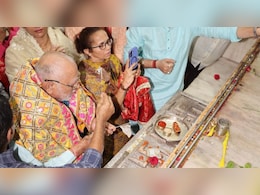 पीएम नरेंद्र मोदी के भाई ने खाटूश्यामजी में लगाई अर्जी, कर डाली ये मांग पीएम नरेंद्र मोदी के भाई ने खाटूश्यामजी में लगाई अर्जी, कर डाली ये मांग
