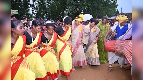 मांदर की थाप पर मंत्री लक्ष्मी ने महिलाओं के साथ थिरकाए कदम, करमा तिहार में दिखा मंत्रियों का अनोखा अंदाज