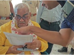 Rajasthan: मॉर्निंग प्रेयर के समय स्कूल पहुंच गए शिक्षा मंत्री, 10 टीचर एब्सेंट मिले, शिक्षा अधिकारी खेत पर थे, फिर हुआ एक्शन Rajasthan: मॉर्निंग प्रेयर के समय स्कूल पहुंच गए शिक्षा मंत्री, 10 टीचर एब्सेंट मिले, शिक्षा अधिकारी खेत पर थे, फिर हुआ एक्शन