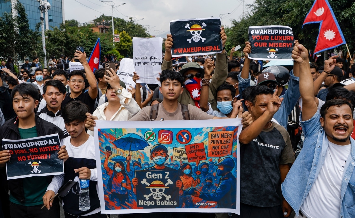 सोशल मीडिया ने नेपाल की समस्याओं को उजागर करने में बड़ी भूमिका निभाई है. सोशल मीडिया ने नेपाल की समस्याओं को उजागर करने में बड़ी भूमिका निभाई है.