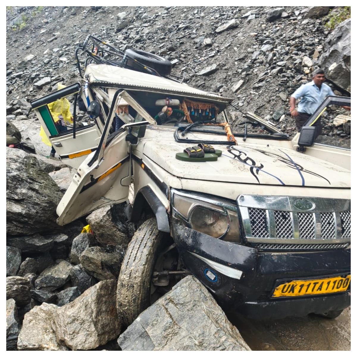 2 Pilgrims Killed, 3 Injured After Stone Falls On Vehicle In Uttarakhand