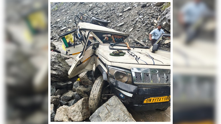 2 Pilgrims Killed, 3 Injured After Stone Falls On Vehicle In Uttarakhand's Rudraprayag 2 Pilgrims Killed, 3 Injured After Stone Falls On Vehicle In Uttarakhand's Rudraprayag