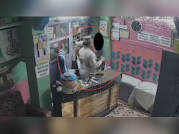 जोधपुर में मदरसा शिक्षक का घिनौना चेहरा बेनकाब, VIDEO में महिला से अश्लील हरकत करते दिखा जोधपुर में मदरसा शिक्षक का घिनौना चेहरा बेनकाब, VIDEO में महिला से अश्लील हरकत करते दिखा