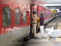 Mumbai News: मुंबईत रेल्वे पोलिसांचे वसूली रॅकेट! करायचे असा भयंकर प्रकार की 5 महिन्यांत 13 जण निलंबित Mumbai News: मुंबईत रेल्वे पोलिसांचे वसूली रॅकेट! करायचे असा भयंकर प्रकार की 5 महिन्यांत 13 जण निलंबित