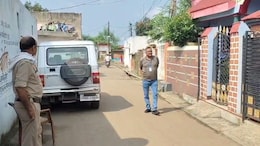 Raids: जांजगीर में EOW की दबिश, खनिज विभाग के लिपिक जयचंद कोसले के घर पहुंची 12 सदस्यीय टीम, पूछताछ और जांच जारी