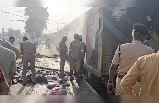 LIVE: LIVE: गाजियाबाद में ट्रेन की लगेज बोगी में निकला धुआं, आनंद विहार से पूर्णिया जा रही थी ट्रेन