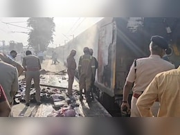 LIVE: LIVE: गाजियाबाद में ट्रेन की लगेज बोगी में निकला धुआं, आनंद विहार से पूर्णिया जा रही थी ट्रेन LIVE: LIVE: गाजियाबाद में ट्रेन की लगेज बोगी में निकला धुआं, आनंद विहार से पूर्णिया जा रही थी ट्रेन