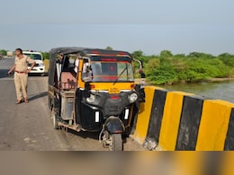 दिव्यांग ड्राइवर ने ब्रिज पर खड़ी की टैक्सी, नदी में लगा दी छलांग दिव्यांग ड्राइवर ने ब्रिज पर खड़ी की टैक्सी, नदी में लगा दी छलांग