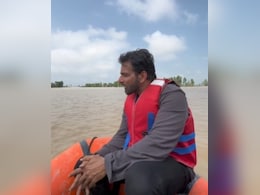 'समय लगेगा, पर हार नहीं मानेंगे', पंजाब बाढ़ पीड़ितों के लिए खड़े हुए सोनू सूद, शेयर किया इमोशनल वीडियो 'समय लगेगा, पर हार नहीं मानेंगे', पंजाब बाढ़ पीड़ितों के लिए खड़े हुए सोनू सूद, शेयर किया इमोशनल वीडियो