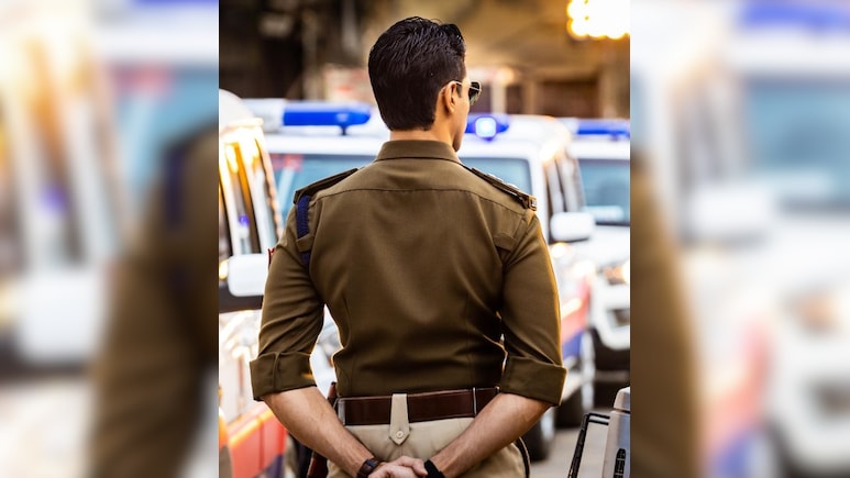 9 साल में नहीं दी कोई हिट, ना किसी फिल्मी खानदान से है कनेक्शन, फिर भी स्टार कहलाता है ये हीरो 9 साल में नहीं दी कोई हिट, ना किसी फिल्मी खानदान से है कनेक्शन, फिर भी स्टार कहलाता है ये हीरो