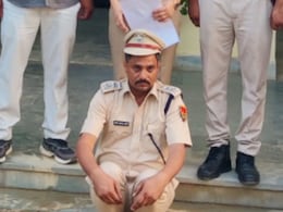 जयपुर में पकड़ा गया फर्जी RPS अधिकारी, लाल बत्ती लगाकर देता था वारदात को अंजाम जयपुर में पकड़ा गया फर्जी RPS अधिकारी, लाल बत्ती लगाकर देता था वारदात को अंजाम