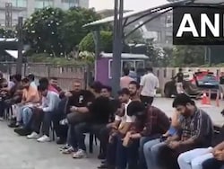 Video: Fans Queue Up From Midnight As iPhone 17 Hits Delhi, Mumbai, Bengaluru Stores
