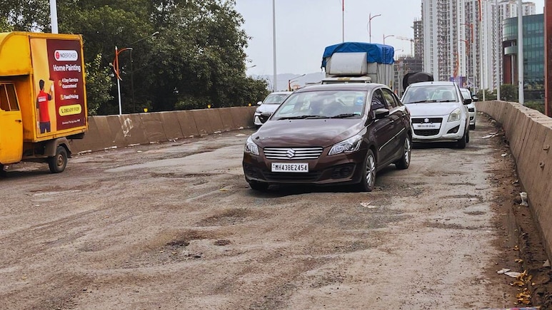 Dombivli Palava bridge : अवघ्या 2 महिन्यात डोंबिवलीतील पलावा उड्डाण पुलावरील रस्ता गायब? Dombivli Palava bridge : अवघ्या 2 महिन्यात डोंबिवलीतील पलावा उड्डाण पुलावरील रस्ता गायब?