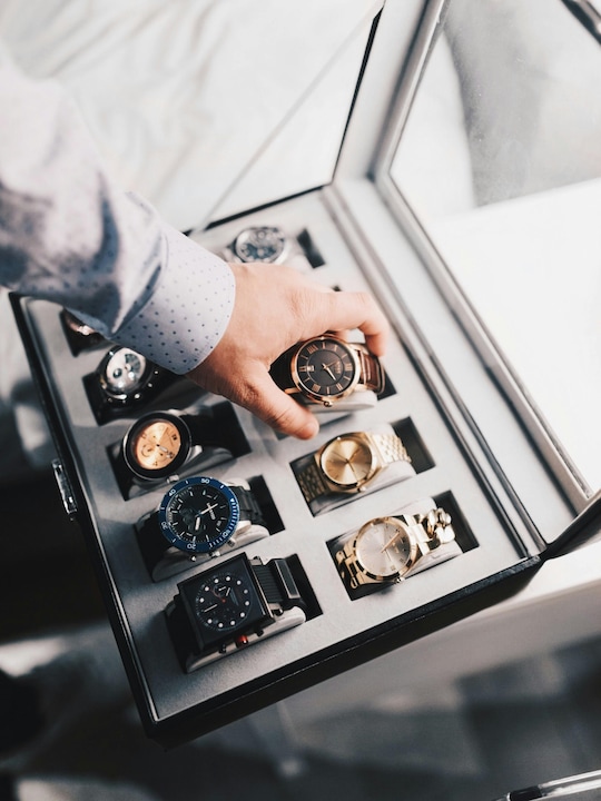 हर लुक के लिए परफेक्ट हैं ये Men's Analog Watches, बजट-फ्रेंडली Deals न करें मिस