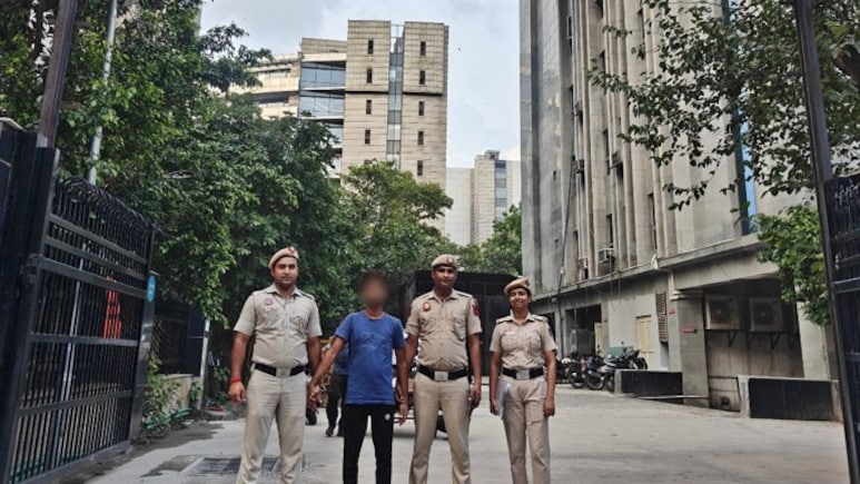 होटल कारोबारी के यहां एक करोड़ की चोरी की वारदात का खुलासा, नौकर गिरफ्तार, ऐसे खुला राज होटल कारोबारी के यहां एक करोड़ की चोरी की वारदात का खुलासा, नौकर गिरफ्तार, ऐसे खुला राज