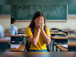 CG News: 7वीं की छात्रा से बैड टच करता था शिक्षक, परीक्षा छोड़ी और स्कूल जाना किया बंद CG News: 7वीं की छात्रा से बैड टच करता था शिक्षक, परीक्षा छोड़ी और स्कूल जाना किया बंद
