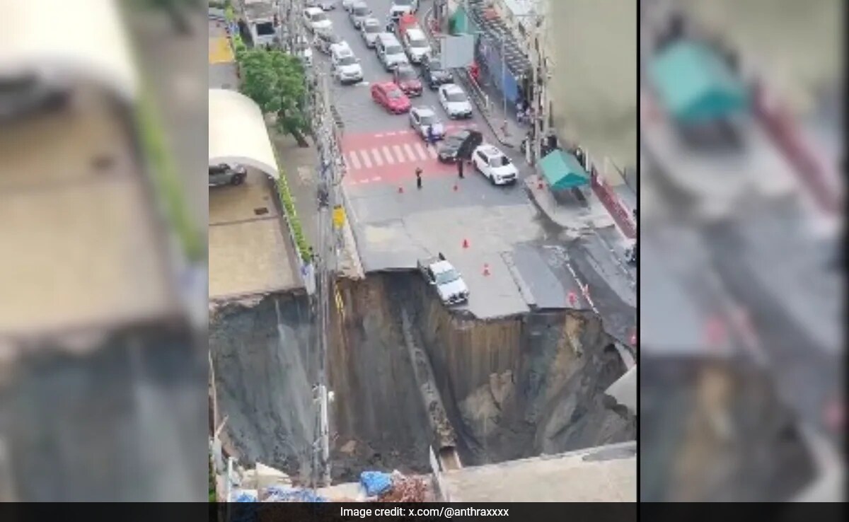 Bangkok Road Collapses, Creating Sinkhole, Disrupting City