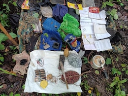 Naxal Dump Recovered: अबूझमाड़ के जंगल में बड़ा नक्सली डंप बरामद, कुतुल एरिया कमेटी के नक्सलियों की सक्रियता की आशंका Naxal Dump Recovered: अबूझमाड़ के जंगल में बड़ा नक्सली डंप बरामद, कुतुल एरिया कमेटी के नक्सलियों की सक्रियता की आशंका