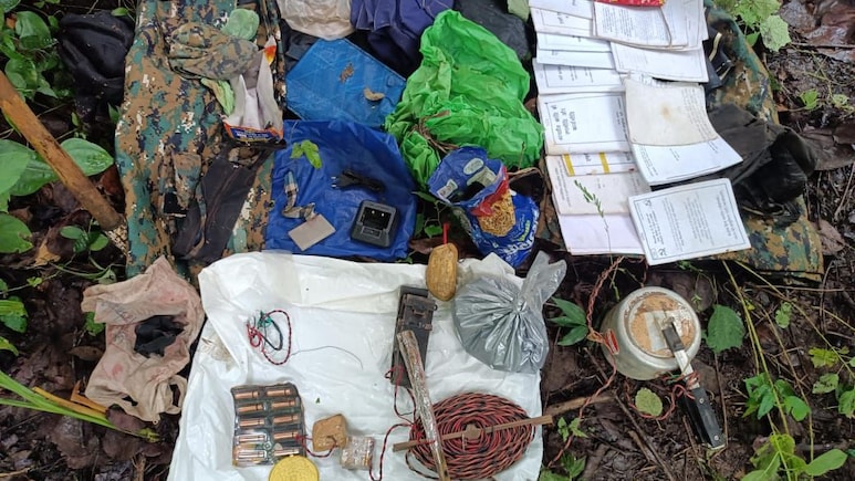 अबूझमाड़ के जंगल में बड़ा नक्सली डंप बरामद, कुतुल एरिया कमेटी के नक्सलियों की सक्रियता की आशंका अबूझमाड़ के जंगल में बड़ा नक्सली डंप बरामद, कुतुल एरिया कमेटी के नक्सलियों की सक्रियता की आशंका